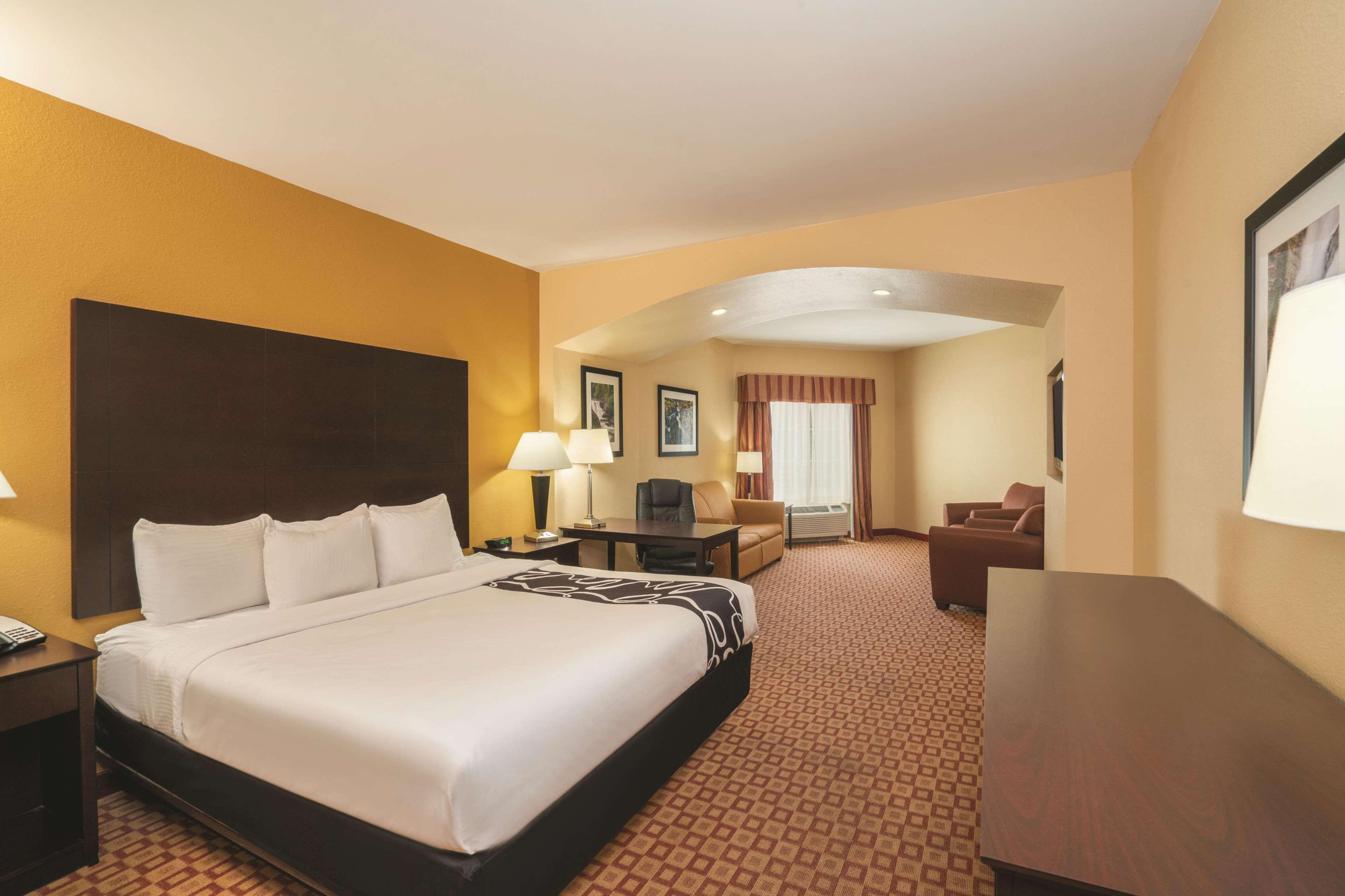 Comfort Inn & Suites Verona At Turning Stone Resort Casino Exterior foto