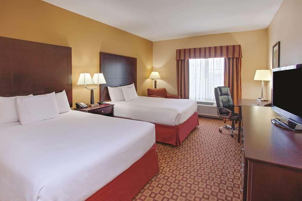 Comfort Inn & Suites Verona At Turning Stone Resort Casino Quarto foto