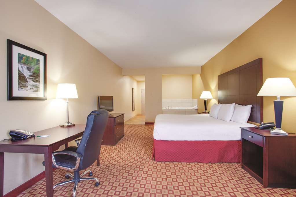 Comfort Inn & Suites Verona At Turning Stone Resort Casino Quarto foto